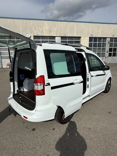 Ford Transit Courier 2019, kuva 7/15