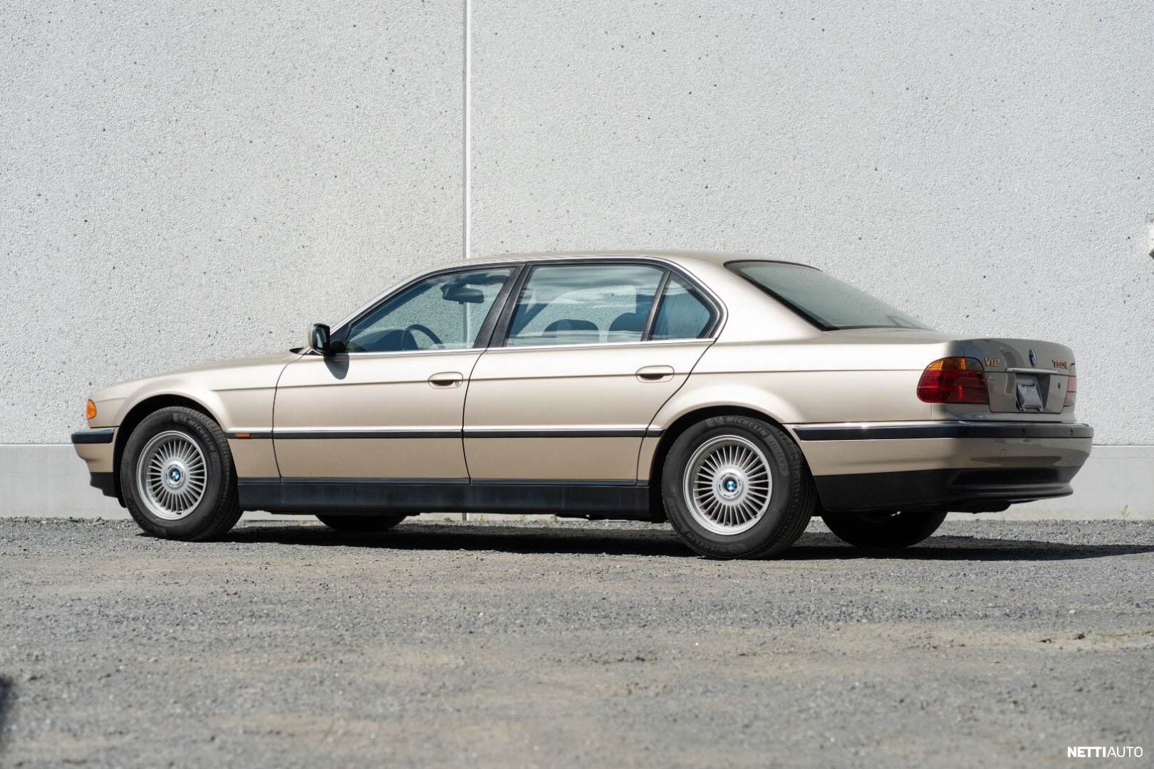 BMW 750
