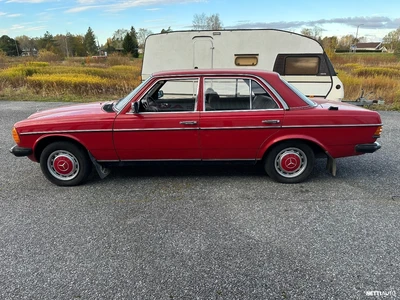 Mercedes-Benz 123 220D 1977, photo 2/12
