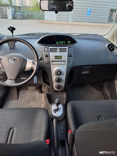 Toyota Yaris NA 2006, photo 2/14