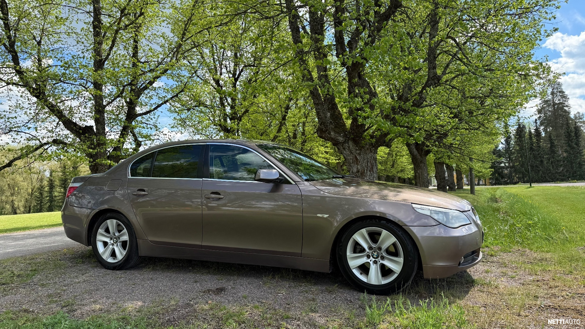 BMW 523