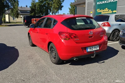 Opel Astra 1.4 Turbo Manual, 140hp, 2010 2010, kuva 2/4