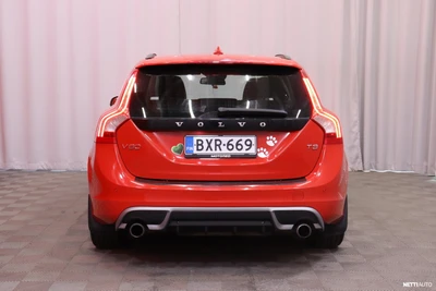 Volvo V60 T3 R-Design 2011, kuva 3/10