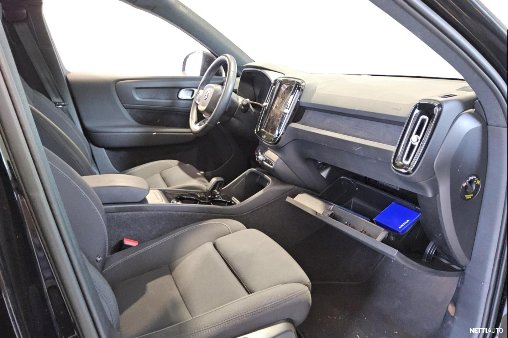 Volvo XC40 2023, photo 3/3