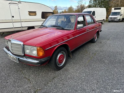 Mercedes-Benz 123 220D 1977, photo 1/12