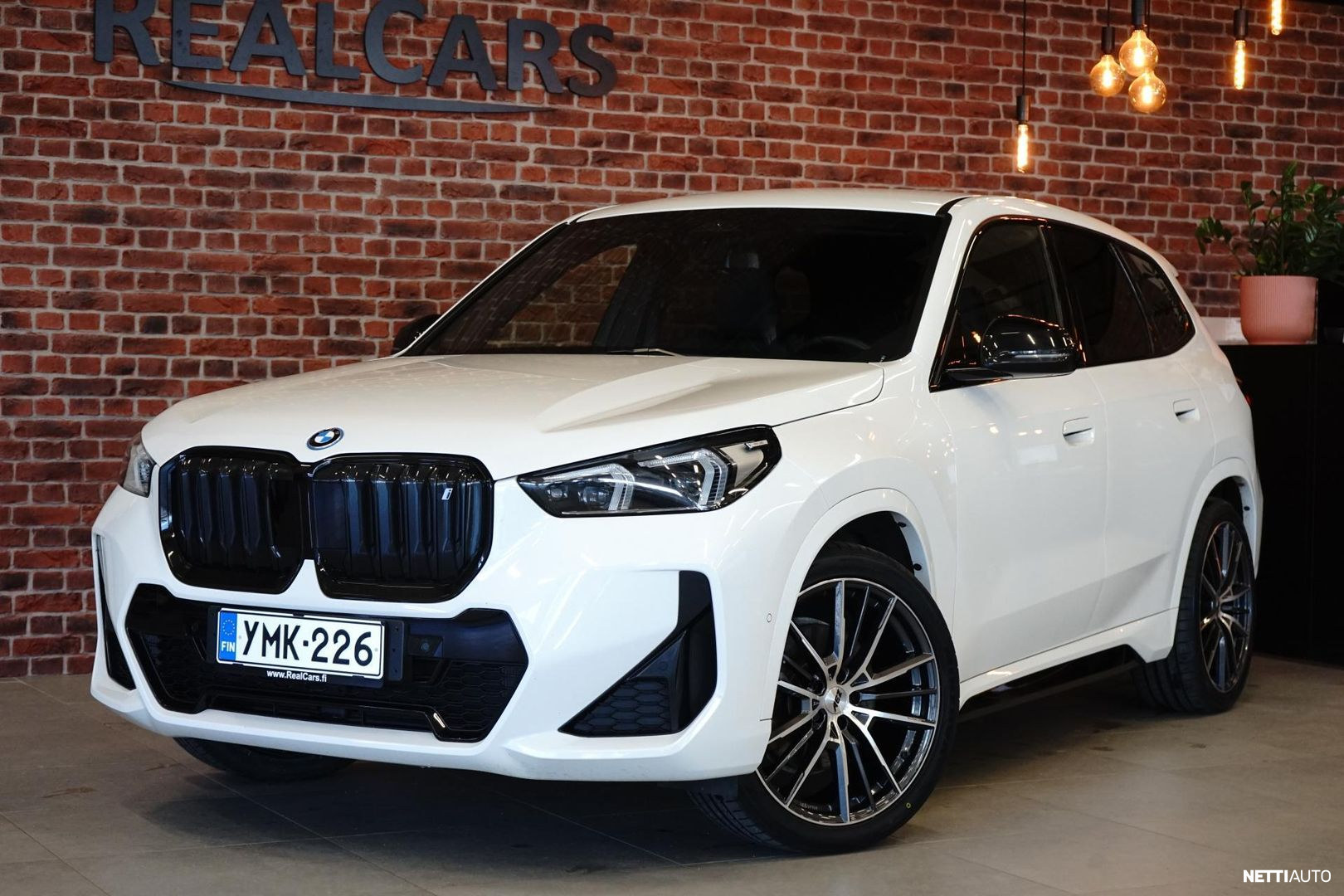 BMW iX1