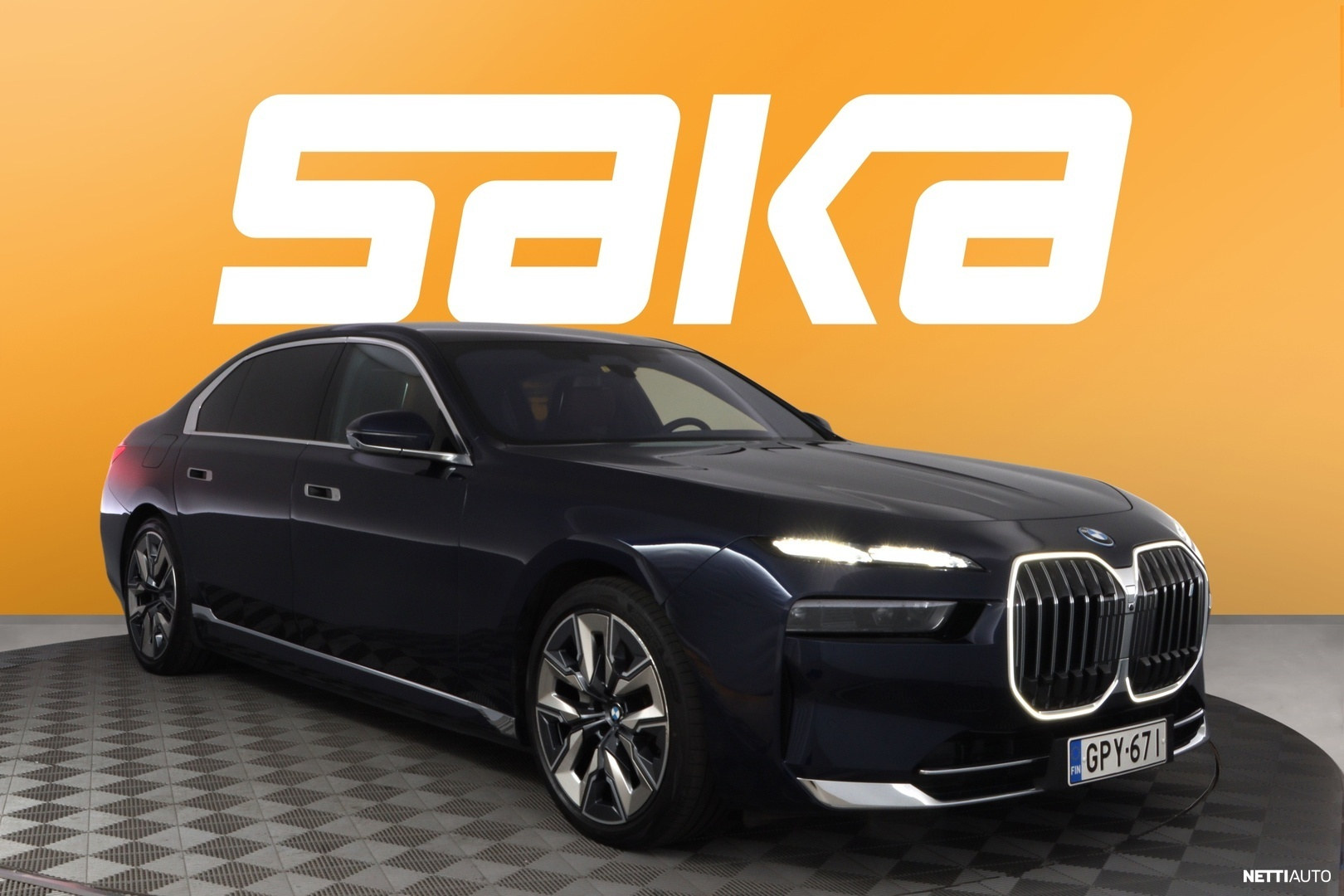BMW i7