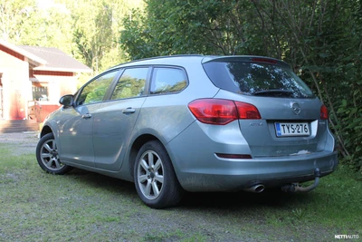 Opel Astra 2012, kuva 2/10