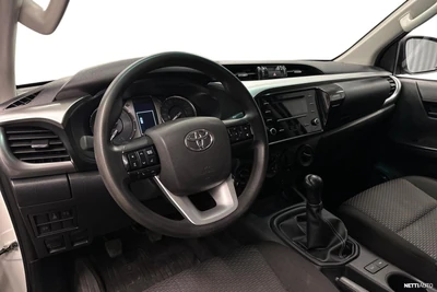 Toyota Hilux Double Cab 4WD 2,4D Life 2022, photo 6/26