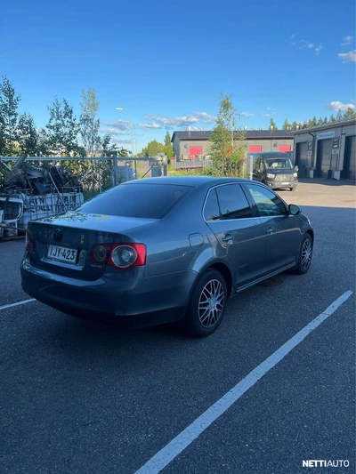 Volkswagen Jetta 2006, kuva 3/8