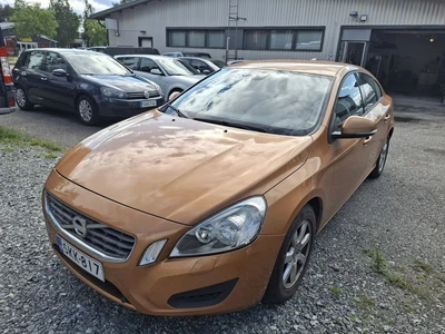 Volvo S60 2,0T Kinetic 2011, kuva 7/10