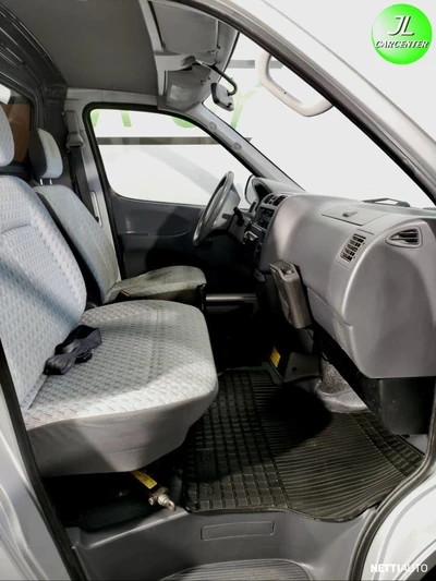 Toyota Hiace 2002, photo 6/15