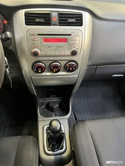 Suzuki Liana 1,6 4GRIP A/C 2004, photo 7/10
