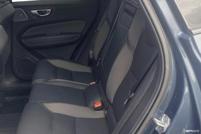 Volvo XC60 2022, photo 7/9