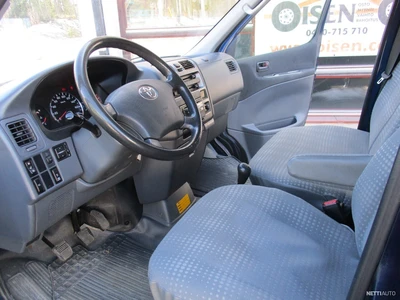 Toyota Hiace 2010, photo 5/13