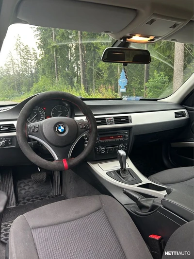 BMW 318 A E91 Touring Business Comfort 2011, kuva 7/8