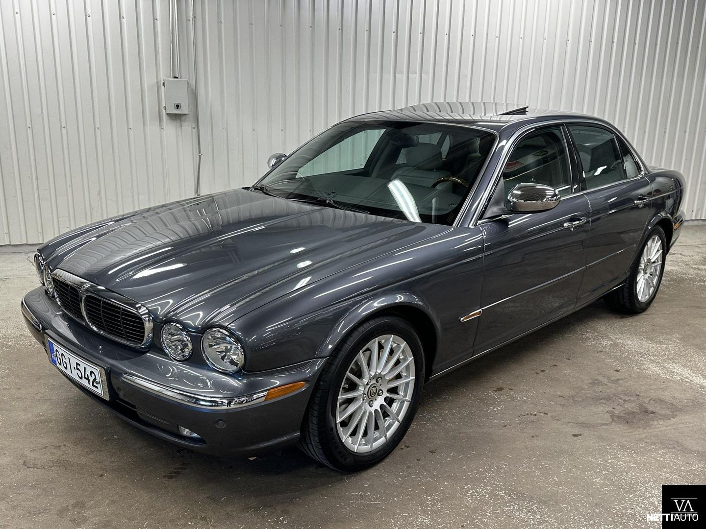 Jaguar XJ