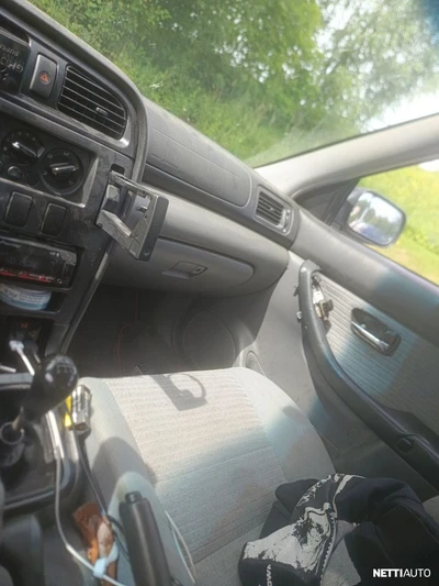 Subaru Legacy 1999, kuva 2/10