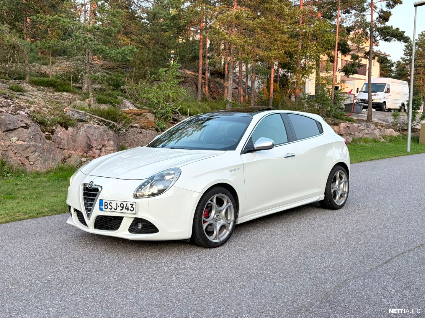 Alfa Romeo Giulietta 2011, kuva 2/8