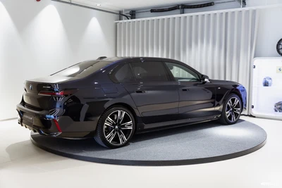 BMW i7 G70 xDrive 60 2023, photo 4/20