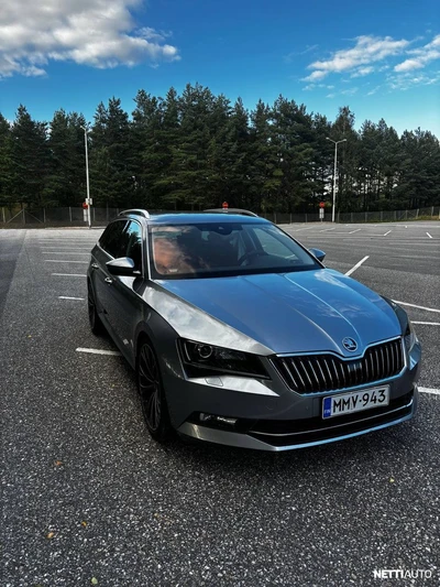 Skoda Superb 2017, photo 2/16