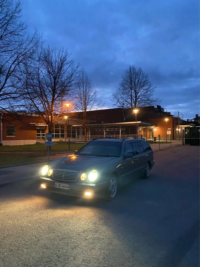Mercedes-Benz E 1999, kuva 5/13