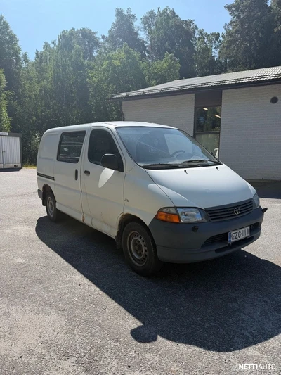 Toyota Hiace 2002, photo 2/5