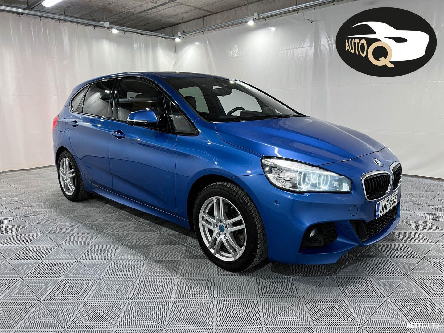 BMW 225
