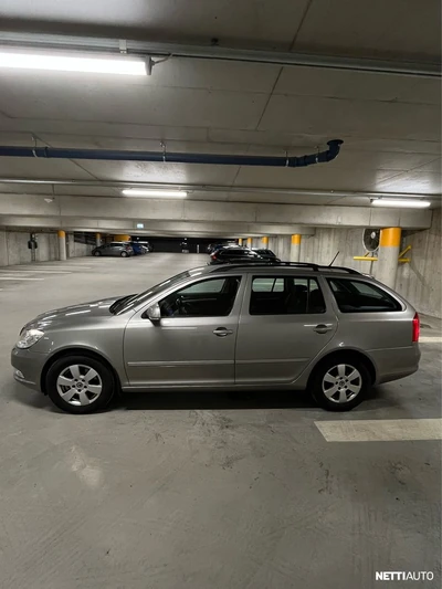 Skoda Octavia Combi 2,0 TDI 140 Elegance 2011, kuva 3/14