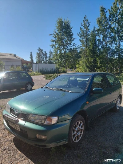 Nissan Almera 1,6 SR Hatchback 2000, photo 3/7