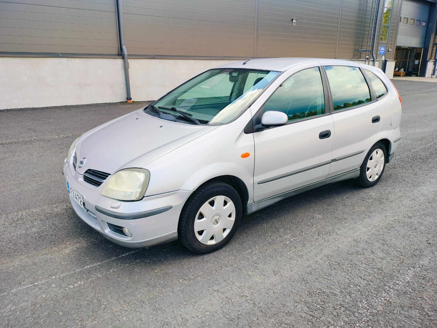 Nissan Almera Tino