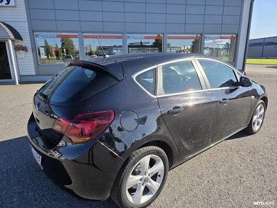 Opel Astra 2011, photo 5/12