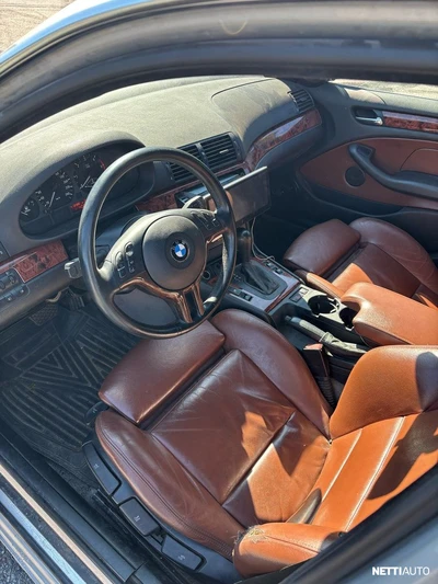 BMW 330 d Touring 2001, photo 7/8