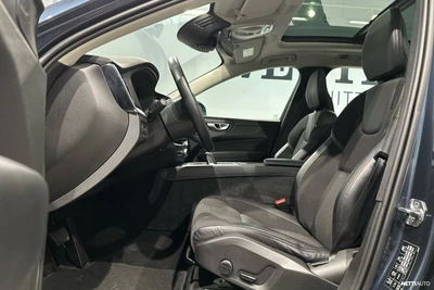 Volvo XC60 2021, photo 6/32