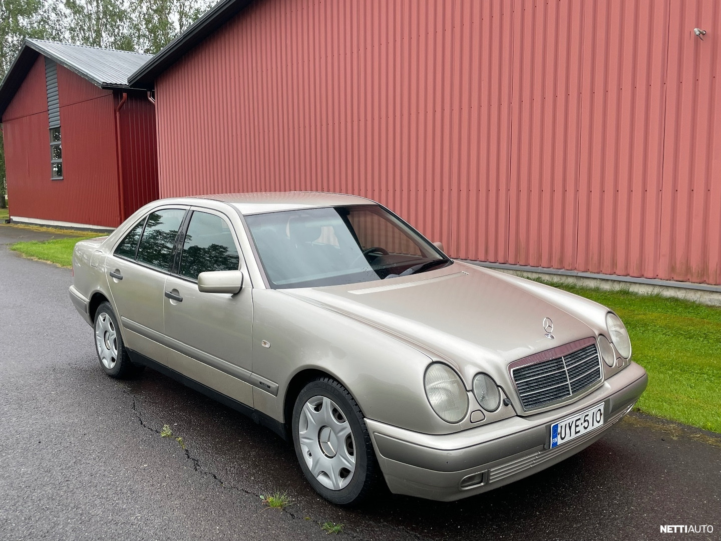 Mercedes-Benz E 200