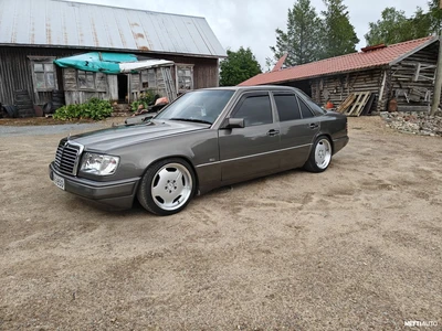 Mercedes-Benz 300 1991, photo 2/13