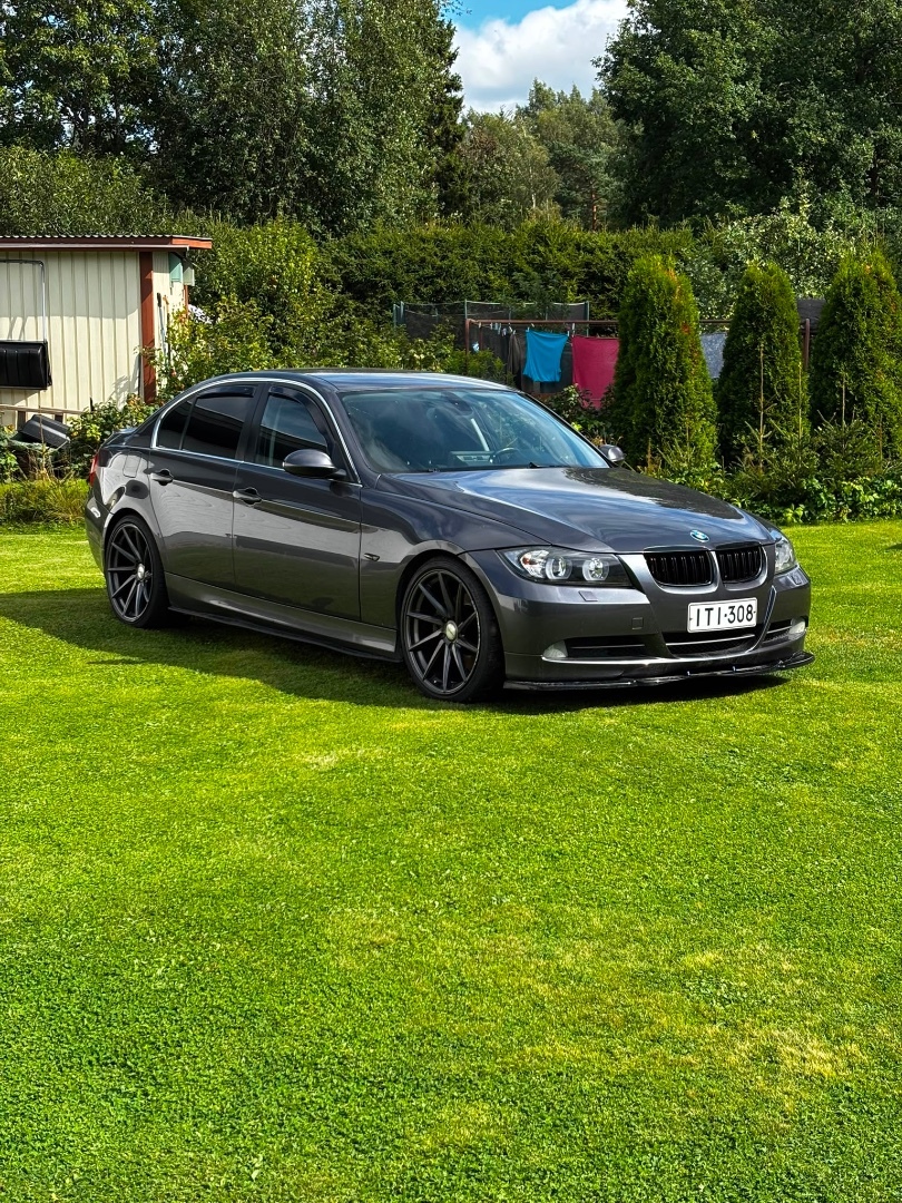 BMW 330