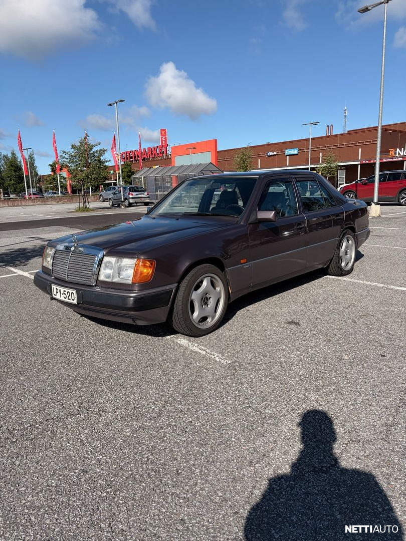 Mercedes-Benz 260