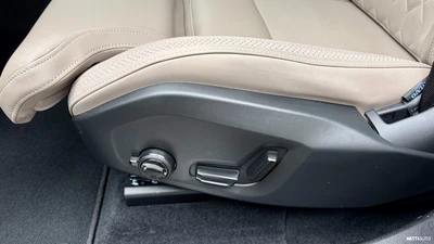 Volvo XC60 2026, photo 5/19