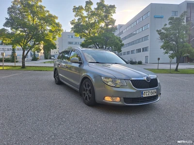 Skoda Superb 2010, photo 2/18