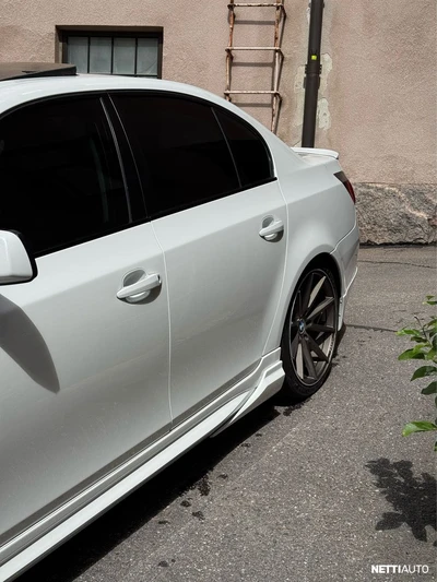 BMW 545 i 2004, kuva 3/24