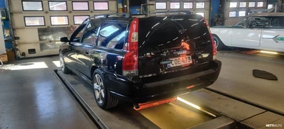 Volvo V70 D5 AWD 2006, photo 4/10