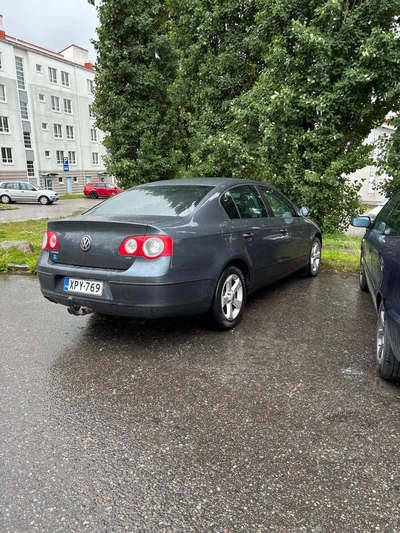 Volkswagen Passat 2009, kuva 2/5
