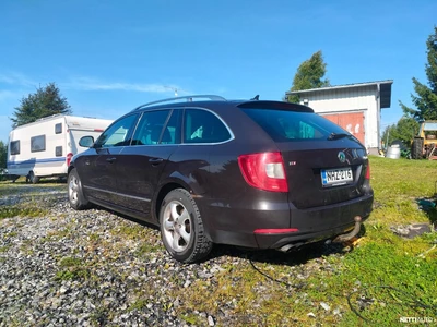 Skoda Superb 2012, kuva 2/8