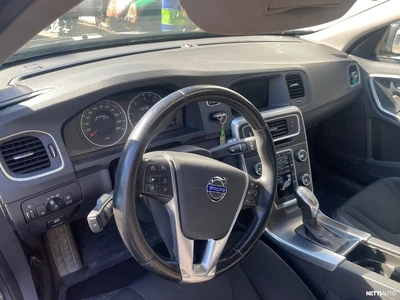 Volvo V60 D2 Momentum Business aut 2013, photo 2/5