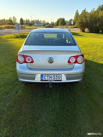 Volkswagen Passat 2010, photo 5/17