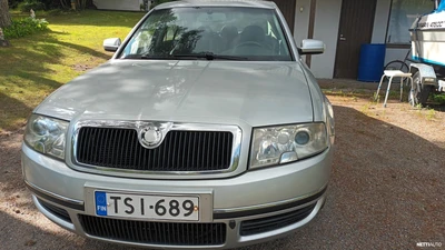 Skoda Superb 2003, photo 1/20