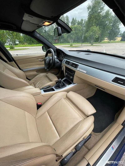 BMW 320 2009, photo 7/8