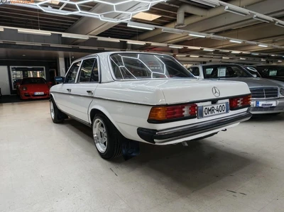 Mercedes-Benz 200 1983, kuva 5/10