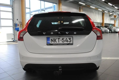 Volvo V60 D3 163hv Momentum aut 2012, photo 4/7